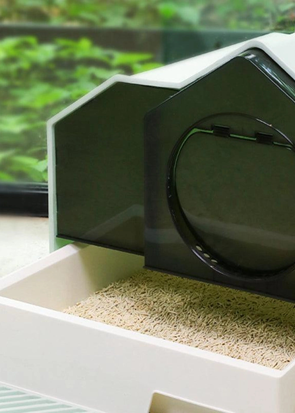 Enclosed Odor-Free Cat Litter Box