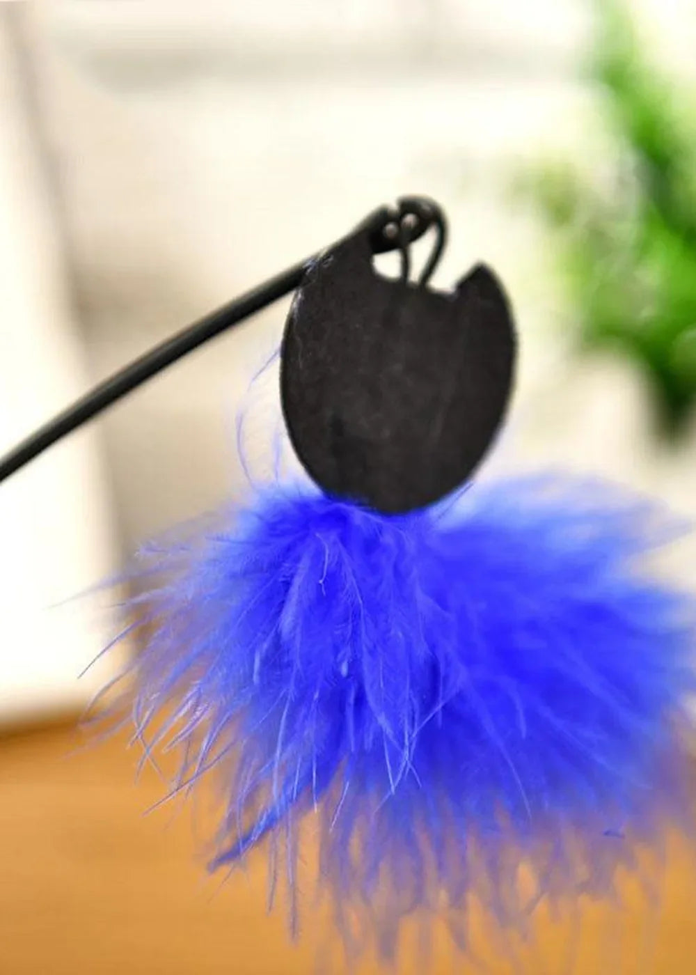 Interactive Feathered Cat Toy for Engagement